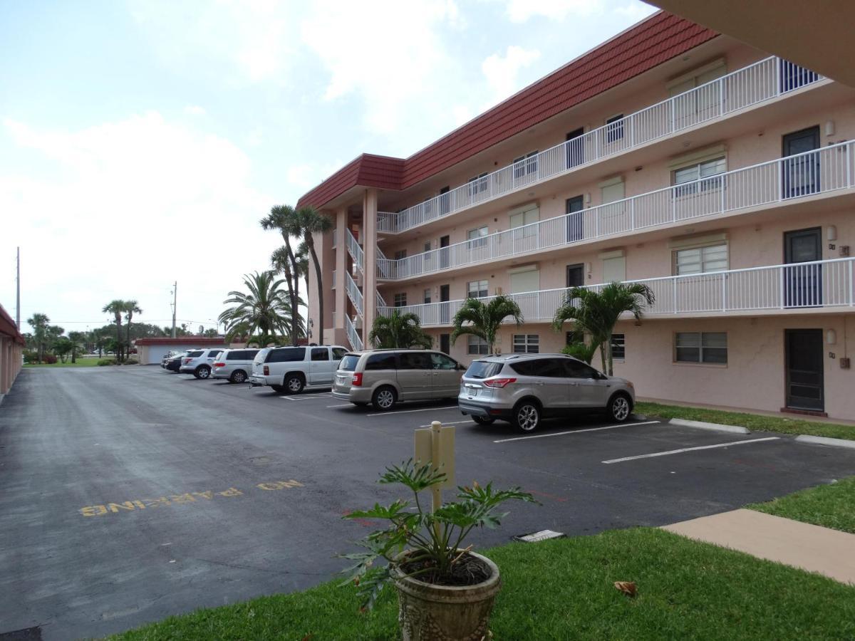 Spanish Main Unit 4- Direct Oceanfront Condo! Какао-Бич Экстерьер фото
