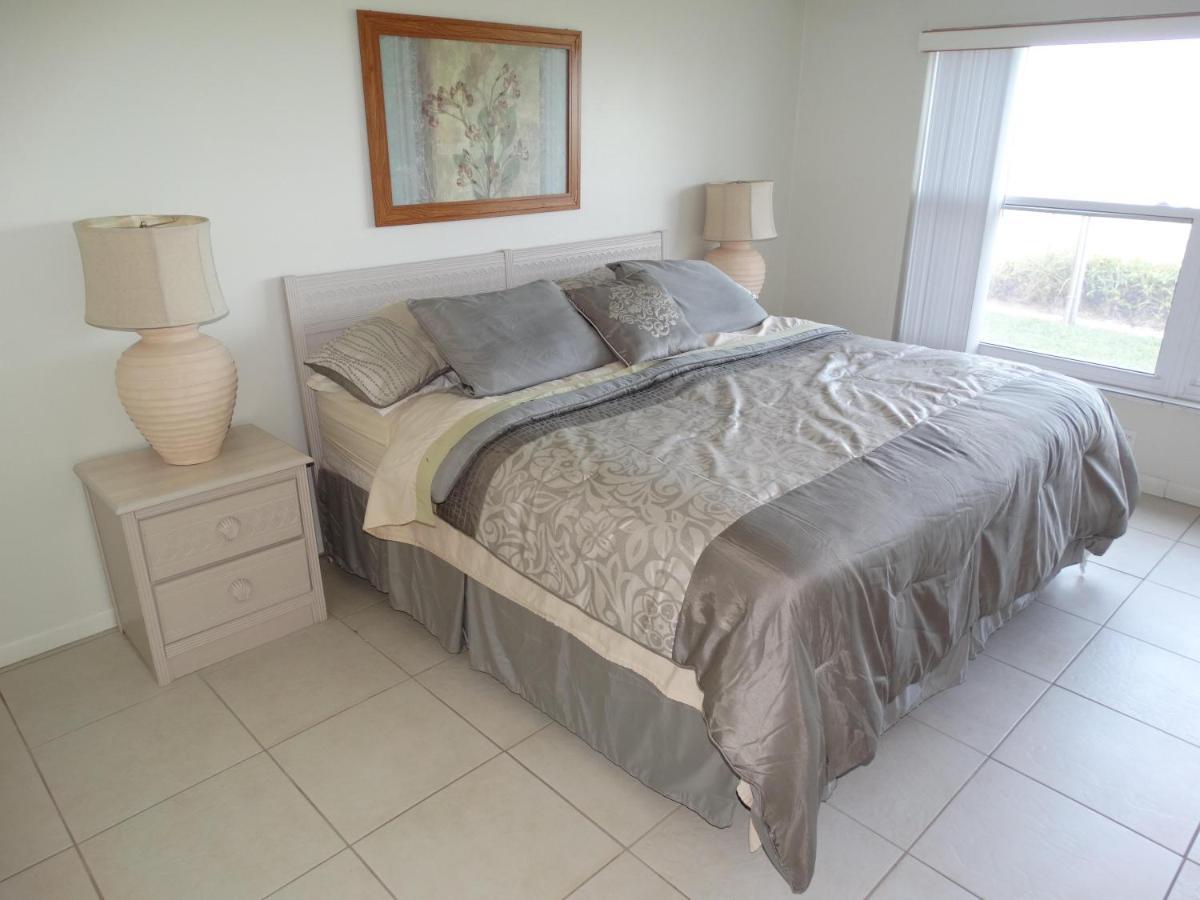 Spanish Main Unit 4- Direct Oceanfront Condo! Какао-Бич Экстерьер фото